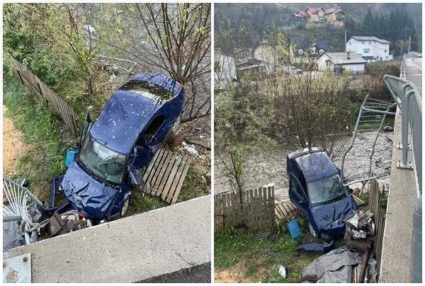 Mașină căzută de pe pod