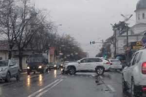 6b7a9dc4 d065 44aa 87f5 3ae5c4783b7b - Accident în Pitești! Un taxi implicat