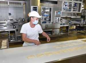 Ce activități sunt eligibile? Ministerul Agriculturii continuă sesiunea de primire a proiectelor pentru INVESTALIM 23 Sursă foto: Facebook MADR.