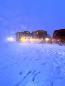 accident autocar iazu 08 - Un autocar cu 40 de pasageri s-a răsturnat! A fost activat Planul Roșu