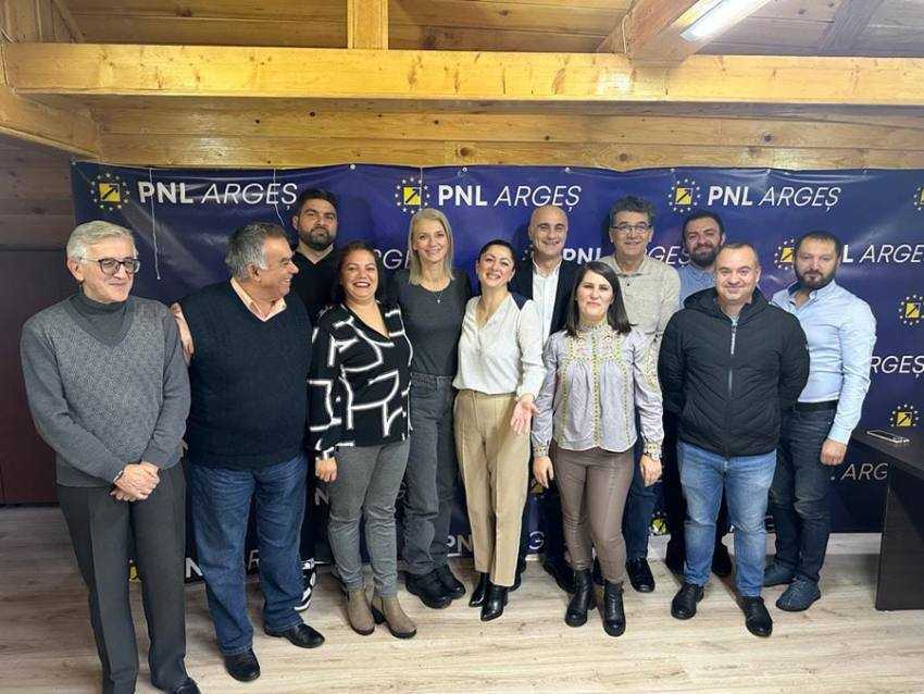 Ana Maria Pănescu, candidatul PNL pentru primăria Topoloveni 1 Sursă foto: Facebook Alina Gorghiu