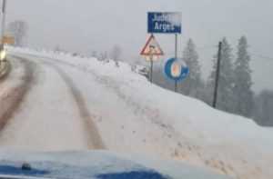 1e78b272 b9d4 44a2 aea3 048ed64b0843 - Se circulă în condiții de iarnă pe drumurile din Argeș: 33 de accidente în 48 de ore