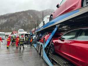 Accident pe DN 7, provocat de un argeșean de 54 de ani. Două platforme auto s-au ciocnit 3 accident valea oltului 1 j2gz - Accident pe DN 7, provocat de un argeșean de 54 de ani. Două platforme auto s-au ciocnit