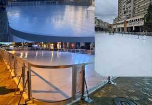 Se deschide patinoarul în Piața Vasile Milea 1 Sursă fotro: Facebook Cristian Gentea.