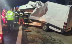 Accident mortal pe DN 7! Un TIR și o dubă s-au ciocnit violent 20 Jmg9NDQwJmhhc2g9NGI3NjFiYWFhYjc3YWZjYjM4NmFkMmNhNjg3NDliYzA.thumb - Accident mortal pe DN 7! Un TIR și o dubă s-au ciocnit violent