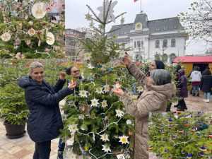 Vor fi dăruiți copiilor nevoiași. Expoziție de brazi în cadrul Târgului de Crăciun Piteşti 2023! 14 Sursă foto: Facebook Primăria Municipiului Pitești