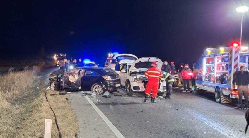 Accident grav pe DN 65 Slatina-Pitești. Nouă persoane au ajuns la spital 4 b877bf42 eee9 4a5c 92aa 38934928a211 - Accident grav pe DN 65 Slatina-Pitești. Nouă persoane au ajuns la spital
