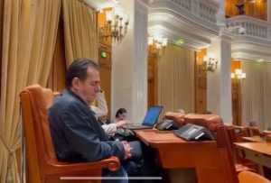Ludovic Orban surprins în timp ce ațipise la ședință solemnă din Parlament 9 Sursă foto: print screen