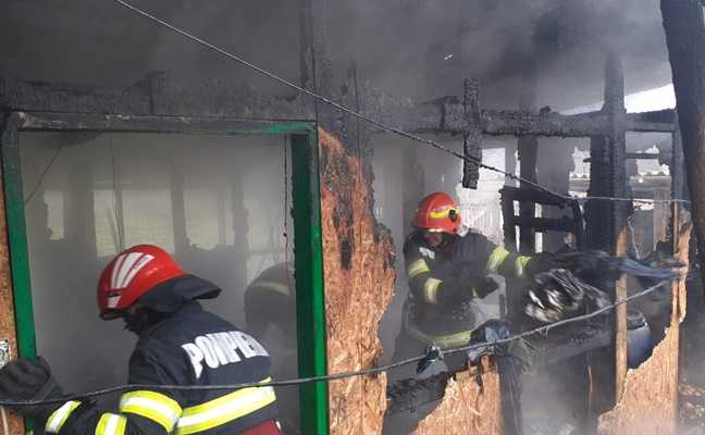 Incendiu într-o gospodărie din Mihăești! O anexă gospodărească a luat foc 2 4fc011c5 3986 4836 931e 90d32d785e27 - Incendiu într-o gospodărie din Mihăești! O anexă gospodărească a luat foc