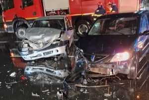 Accident între două mașini la Mioveni! O persoană a ajuns la spital 27 0af32825 7106 4d34 8033 be0bfbd696ec 1 - Accident între două mașini la Mioveni! O persoană a ajuns la spital