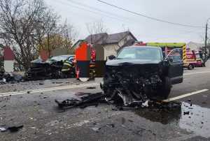 035588b3 3351 47c2 adcb 6d62cf82e0b1 - (VIDEO) Pitești: Accident grav în zona Stadionului! Mașini distruse și persoane rănite