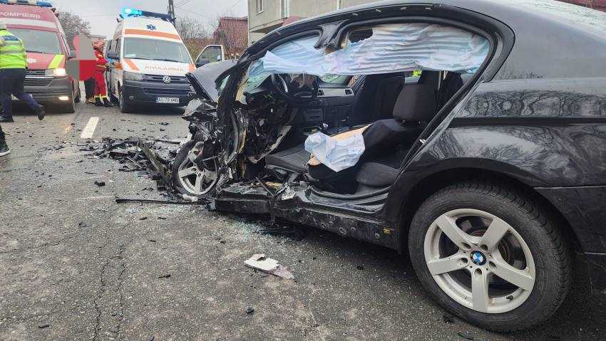 (VIDEO) Pitești: Accident grav în zona Stadionului! Mașini distruse și persoane rănite 2 6b39433f e250 4e15 9a07 e46d09c874ab - (VIDEO) Pitești: Accident grav în zona Stadionului! Mașini distruse și persoane rănite