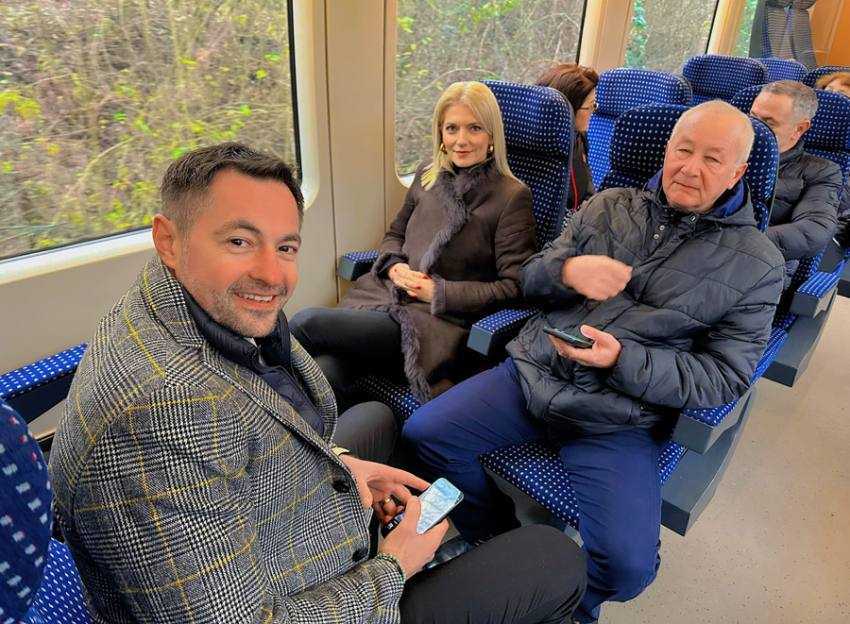 Ministrul Justiției, Alina Gorghiu: ”De astăzi, pe ruta București - Câmpulung, circulă un nou tren” 2 Sursă foto: Facebook Alina Gorghiu.