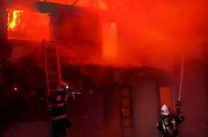 06ac2021 7af2 4377 8afb 2ca9e1fd065f 1 - Tragedie de proporții în Cătească! O femeie de 73 de ani a murit în urma unui incendiu devastator