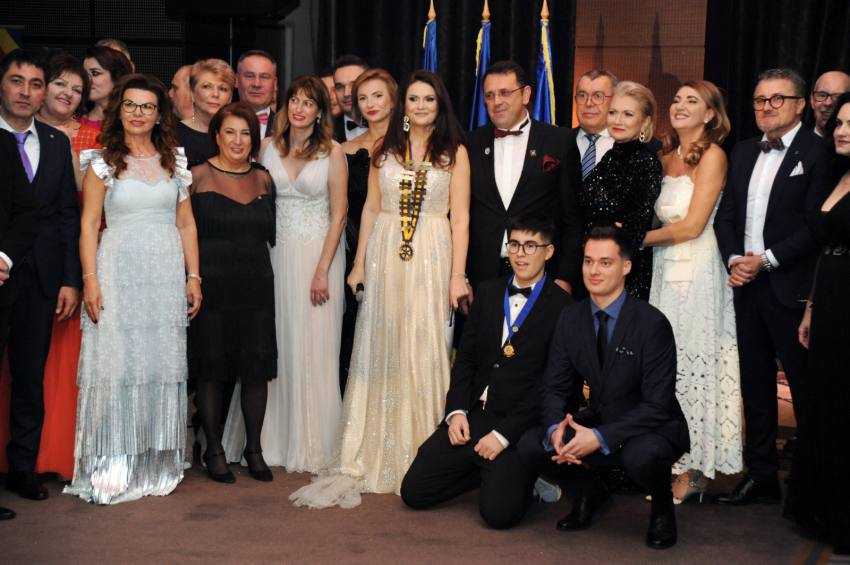 BALUL ROTARY PITEȘTI a scris o filă de poveste! 2 bal Rotary Club