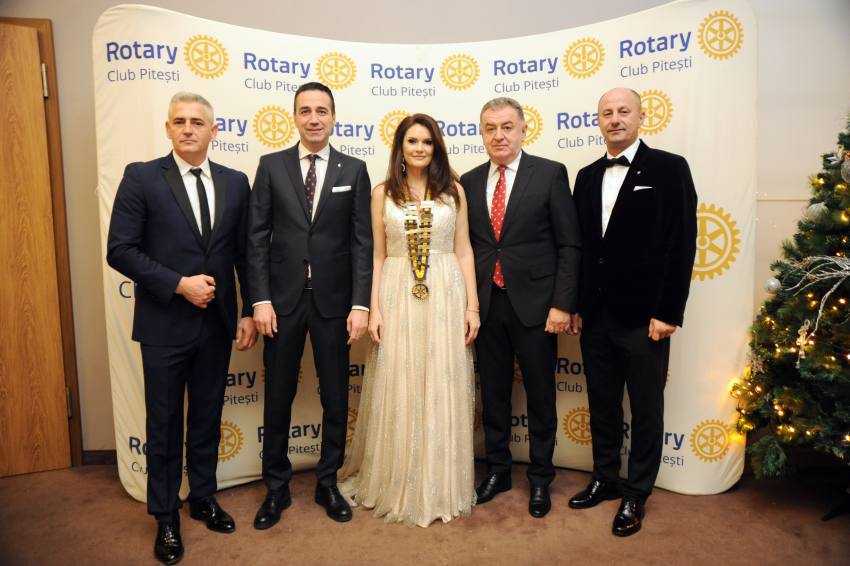 BALUL ROTARY PITEȘTI a scris o filă de poveste! 5 Bal Rotary (2)