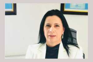 ESTERA STĂMOIU, președinte OAMGMAMR filiala Argeș: „Cred cu tărie în potențialul asistenților medicali de a-și afirma liberalismul profesiei.” 1 Estera Stămoiu - ordinul asistentilor