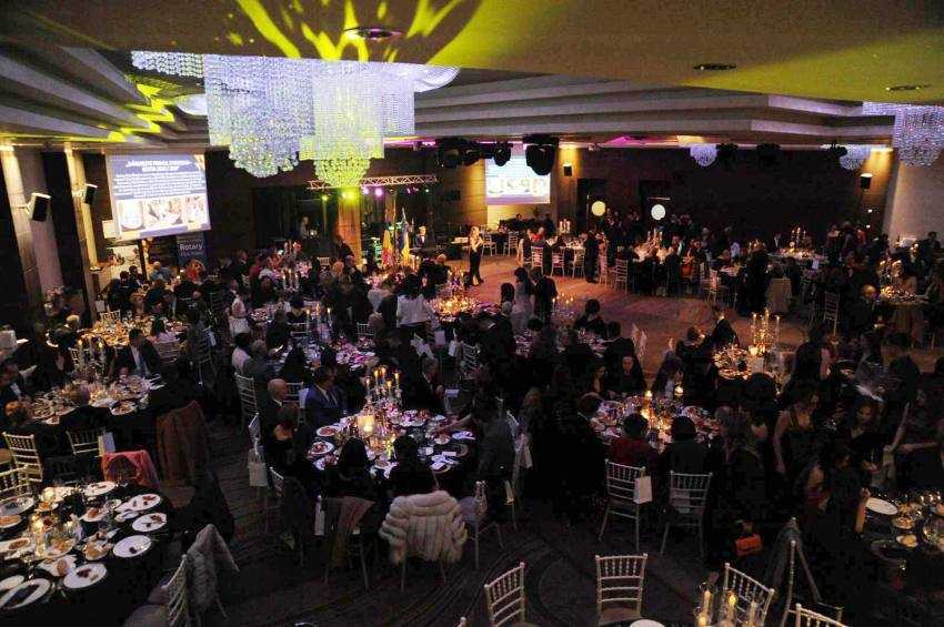 BALUL ROTARY PITEȘTI a scris o filă de poveste! 1 bal Rotary Club