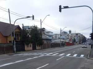 Trecere de pietoni și semafor cu buton - intersecția străzilor Smeurei și Mitrea Cocor, Pitești 14 Sursă foto: Facebook Primăria Municipiului Pitești.