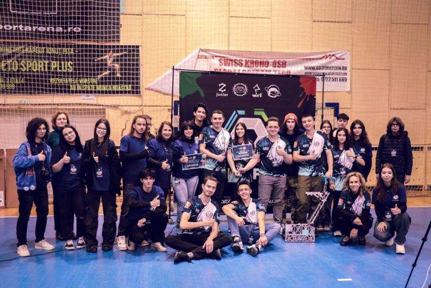 TehnoZ- echipa de robotică a Colegiului Național ”Zinca Golescu” - locul I, la Meets League CHROMAFUSION! 3 Sursă foto: Facebook Colegiul National Zinca Golescu.