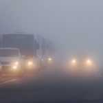 Atenție, șoferi! Se circulă în condiții de ceață pe mai multe drumuri din țară 13 masini ceață