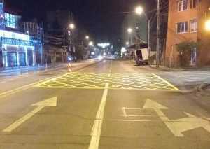 Pe Bulevardul Nicolae Bălcescu. Marcaj hașurat pentru interzicerea staționării în intersecție 8 Sursă foto: Facebook Primăria Muncipiului Pitești.