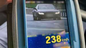 Un șofer de 19 ani a fugit de Poliție cu 238 de km/h! 1 viteza radar sofer - Un șofer de 19 ani a fugit de Poliție cu 238 de km/h!
