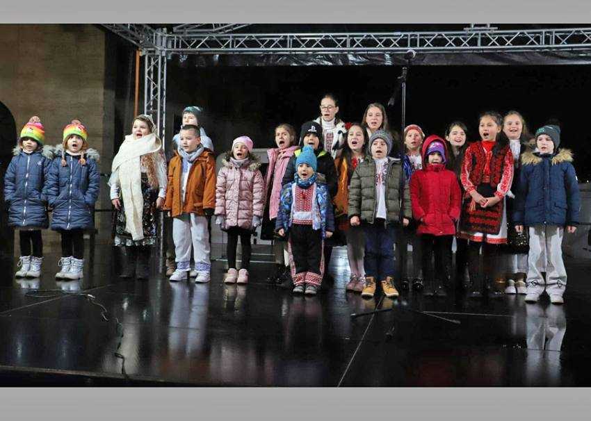 concert piata primariei copii centrul cultural Sursă foto: Facebook Primăria Municipiului Pitești.