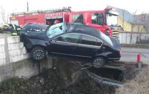 Accident grav la Coșești! A ajuns cu mașina pe gard 14 630ff6d6 1b5a 4d05 9ce9 c5b3736a5abf - Accident grav la Coșești! A ajuns cu mașina pe gard