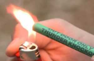 cats - Adolescent de 15 ani-rănit grav de o petardă care i-a explodat în mână