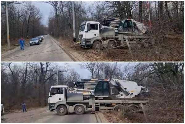 (VIDEO) Argeș: Mașină de mare tonaj, rămasă împotmolită 1 page 1 - (VIDEO) Argeș: Mașină de mare tonaj, rămasă împotmolită