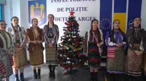 ipj craciun - (VIDEO) Glasul colindelor a răsunat la sediul Poliției Argeș!