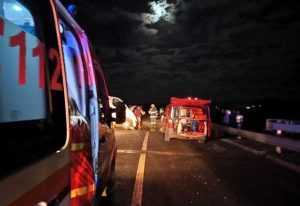 cats - Accident între un microbuz și un autoturism pe DN 14, în Sibiu! A fost activat Planul Roșu