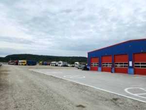 La popasul de încredere. Vulcanizarea Service Oprescu dispune de o parcare pentru tiruri pe o suprafață mare! 27 Sursă foto: Facebook Vulcanizare Service Oprescu.