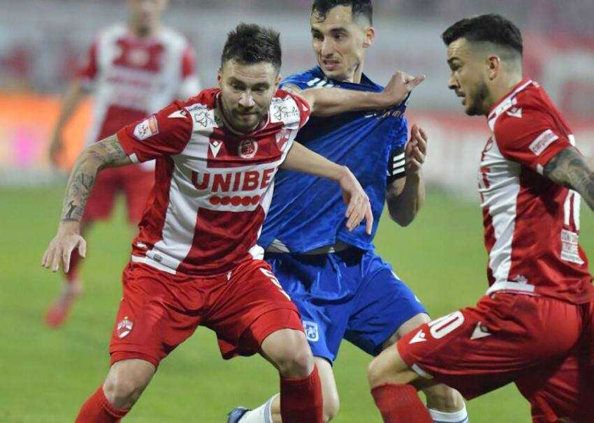 Fostul căpitan a lui Dinamo - colecție impresionantă. Răuță are peste 130 de tricouri ale unor fotbaliști celebri! 2 Sursă foto: arhivă personală Alexandru Răuță