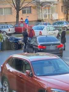 752ee380 f539 4c67 9ff5 07a9ed0e4d61 - Două accidente în Pitești: cinci mașini au fost avariate!