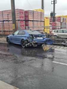 Accident la Bascov! Autoturism proiectat într-o țeavă de gaze! 2 Accident Serelor Bascov