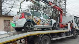 masini ridicate - Polițiștii piteșteni au identificat și ridicat 440 de autovehicule abandonate!