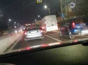 accidentttt e1704953386442 - (VIDEO) Accident la Lukoil Pitești! 2 mașini și un microbuz implicate!