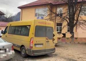 microbuz svcolar - Copii bruscați și lăsați în câmp de șoferul microbuzului școlar!