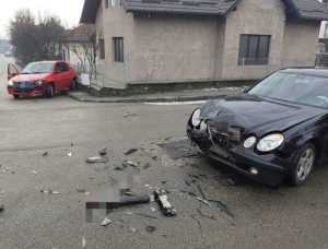 accident 1 e1705584667882 - Accident rutier cu 2 mașini implicate în Câmpulung! Intervine SMURD!