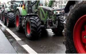 soferii permis categoria b tractoare - Șoferii cu permis categoria B vor putea conduce și tractoare