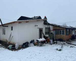 Ciumești: Le-a ars acoperişul casei în plină iarnă 1 6e0459ab a8ad 4ba7 806b d0d8e5e44e15 - Ciumești: Le-a ars acoperişul casei în plină iarnă
