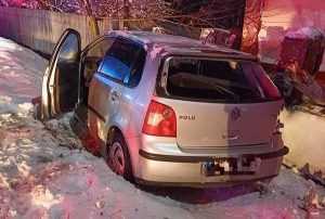 7da0c451 f61c 4a50 9851 e1e70f9e5d91 - Accident cu victime în Izvoru! A ajuns cu mașina în gard