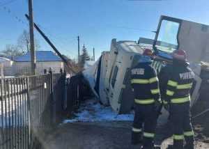 Accident în Drăganu! Un cap tractor a ieșit de pe drum! 1 accident e1705928178986 - Accident în Drăganu! Un cap tractor a ieșit de pe drum!