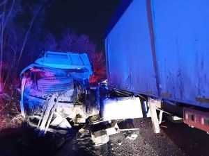Accident la Albota! Un TIR a intrat într-un cap de pod 1 2f8d0715 73e0 425c b36e 4b6eb5f12e96 - Accident la Albota! Un TIR a intrat într-un cap de pod