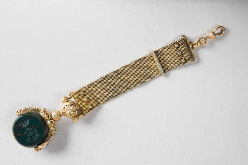 brelocul lui Cuza Sursă foto: Facebook Muzeul Național de Istorie a României.