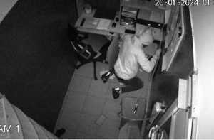 furt - După ce a fost concediat, un bărbat a furat un seif cu 20.000 de lei de la fostul șef