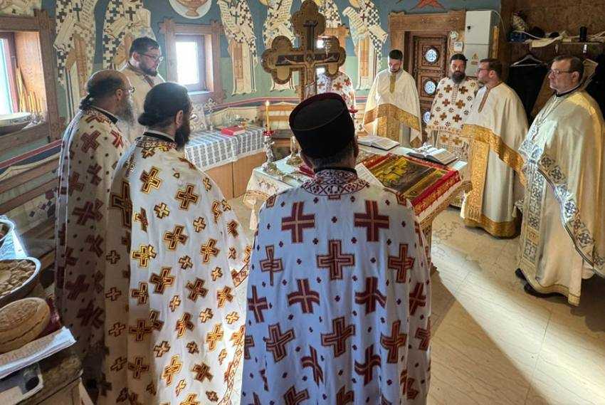 Biserica ”Sfinții Trei Ierarhi” din Mioveni și-a serbat hramul 1 Sursă foto: Facebook Primăria Orașului MIoveni.
