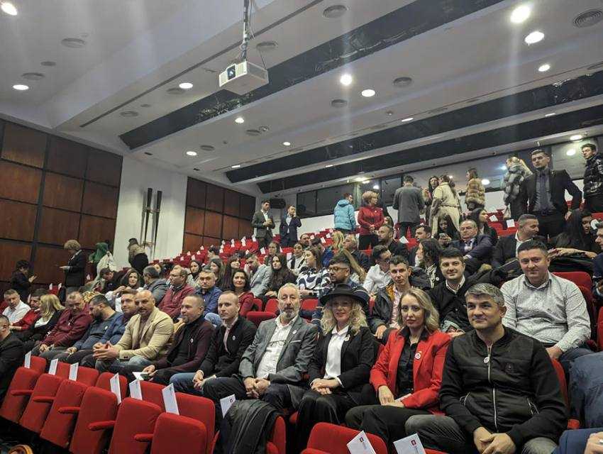 S-a lansat campania națională Anti-Ro-Exit. ”Ne dorim o Românie puternică în Uniunea Europeană” 1 Sursă foto: Facebook PSD Argeș.